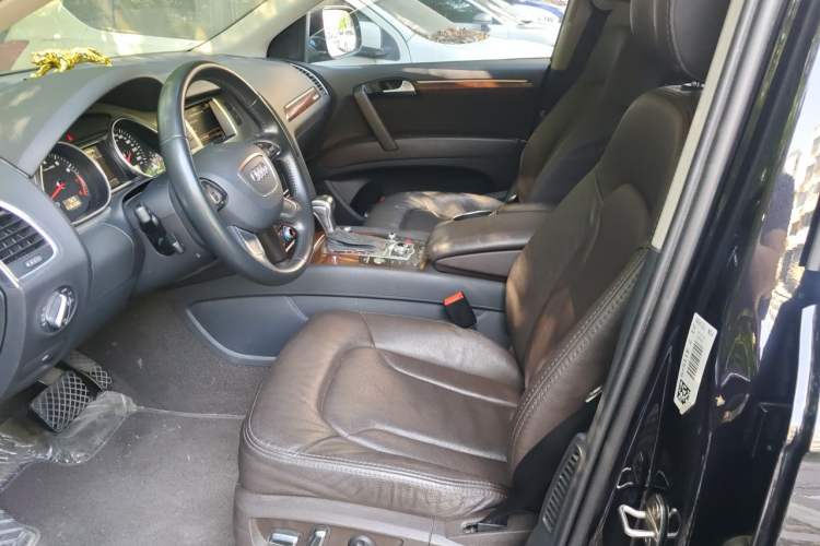 Used Audi Q7 2014 35 TFSI Ambition Edition Left Front Seat