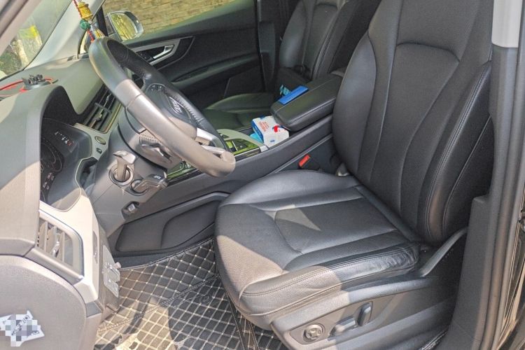 Used Audi Q7  Left Front Seat