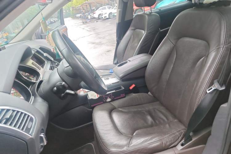 Used Audi Q7 2014 35 TDI quattro Sport Edition Left Front Seat