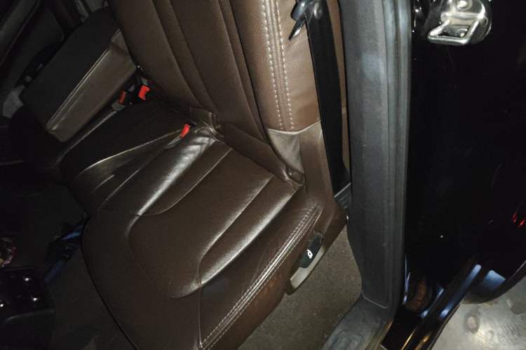 Used Audi Q7 2014 35 TFSI Sport Edition Left Rear Seat
