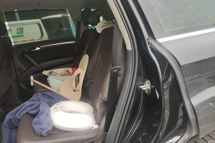 Used Audi Q7 2014 35 TFSI Ambition Edition Left Rear Seat