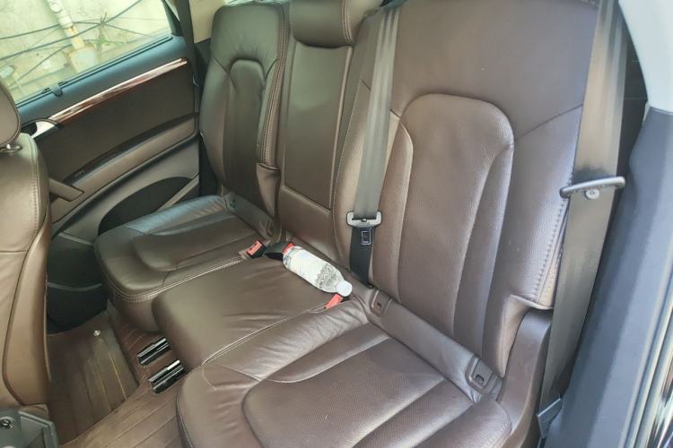 Used Audi Q7 2014 35 TFSI Ambition Edition Left Rear Seat