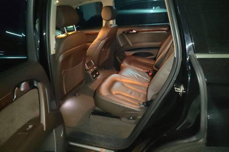 Used Audi Q7 2014 35 TFSI Sport Edition Left Rear Seat