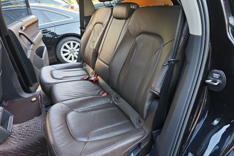 Used Audi Q7 2014 35 TFSI Ambition Edition Left Rear Seat