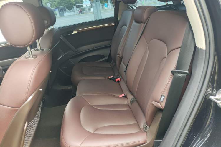 Used Audi Q7 2014 35 TFSI Sport Edition Left Rear Seat