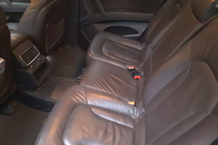 Used Audi Q7 2014 35 TFSI Ambition Edition Left Rear Seat