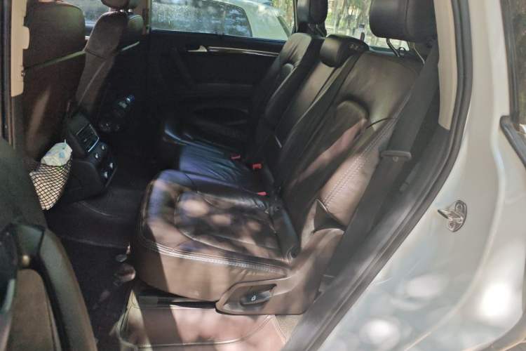 Used Audi Q7 2014 35 TFSI Sport Edition Left Rear Seat