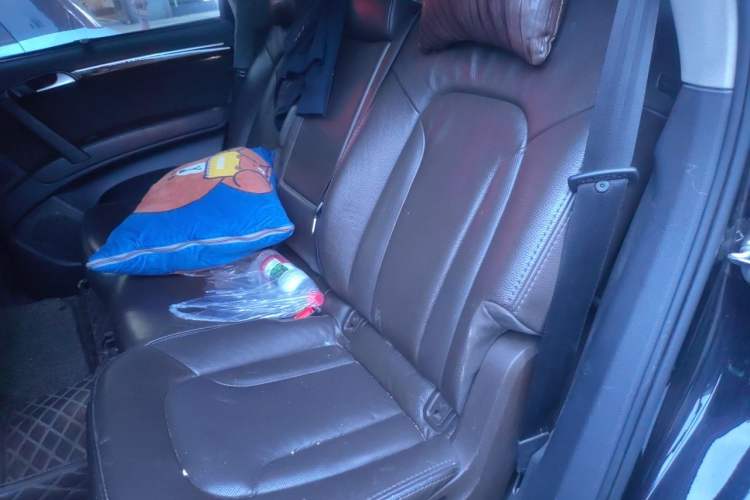 Used Audi Q7 2014 35 TFSI Ambition Edition Left Rear Seat