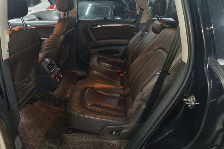 Used Audi Q7 2014 35 TFSI Off-road Model Left Rear Seat