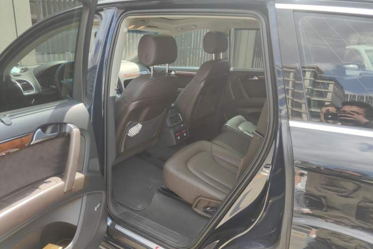 Used Audi Q7 2014 35 TFSI Sport Edition Left Rear Seat