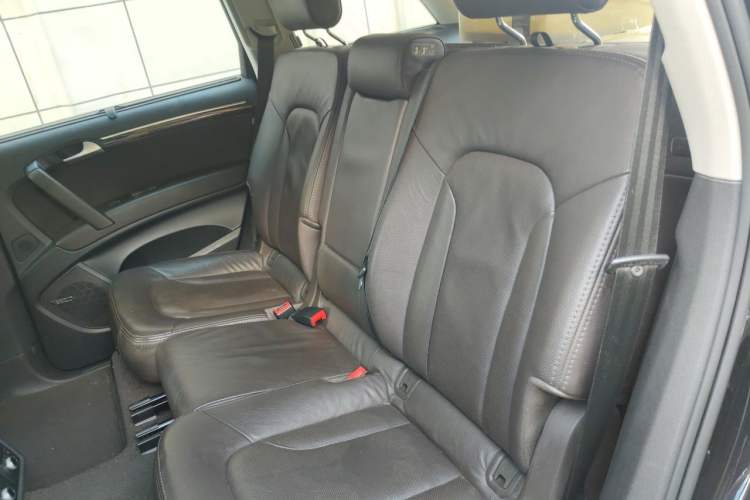 Used Audi Q7 2014 35 TFSI Sport Edition Left Rear Seat