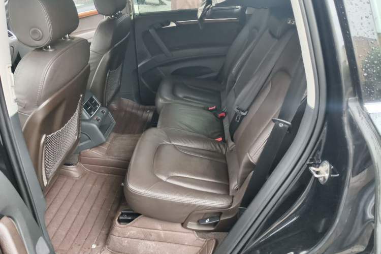 Used Audi Q7 2014 35 TFSI Ambition Edition Left Rear Seat