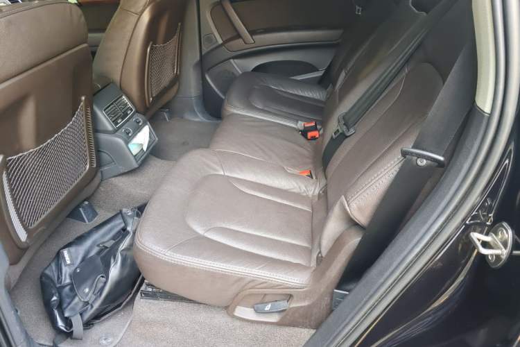 Used Audi Q7 2014 35 TFSI Ambition Edition Left Rear Seat