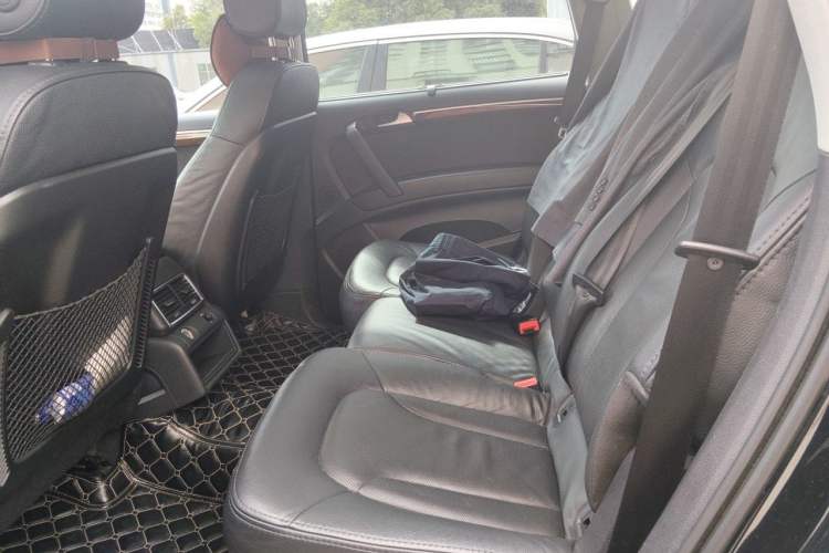 Used Audi Q7 2014 35 TFSI Ambition Edition Left Rear Seat