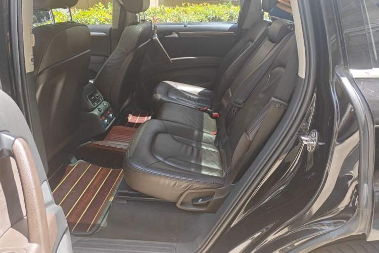 Used Audi Q7  Left Rear Seat