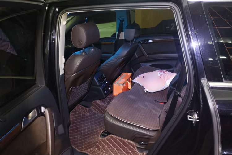 Used Audi Q7 2014 35 TDI Sport Edition Left Rear Seat