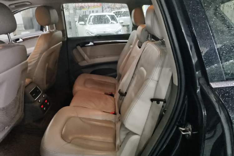 Used Audi Q7 2014 35 TFSI Off-road Model Left Rear Seat