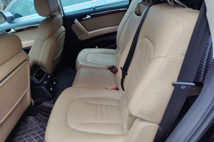Used Audi Q7 2014 35 TFSI Sport Edition Left Rear Seat