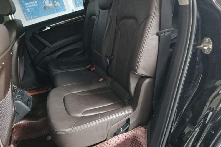 Used Audi Q7 2014 35 TFSI Ambition Edition Left Rear Seat