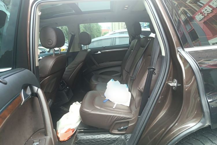 Used Audi Q7 2014 35 TDI Exclusive Edition Left Rear Seat