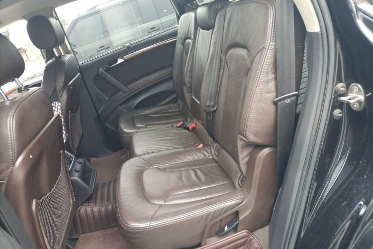 Used Audi Q7 2014 35 TFSI Ambition Edition Left Rear Seat