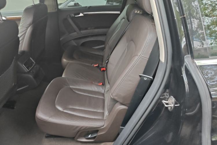 Used Audi Q7 2014 35 TFSI Ambition Edition Left Rear Seat