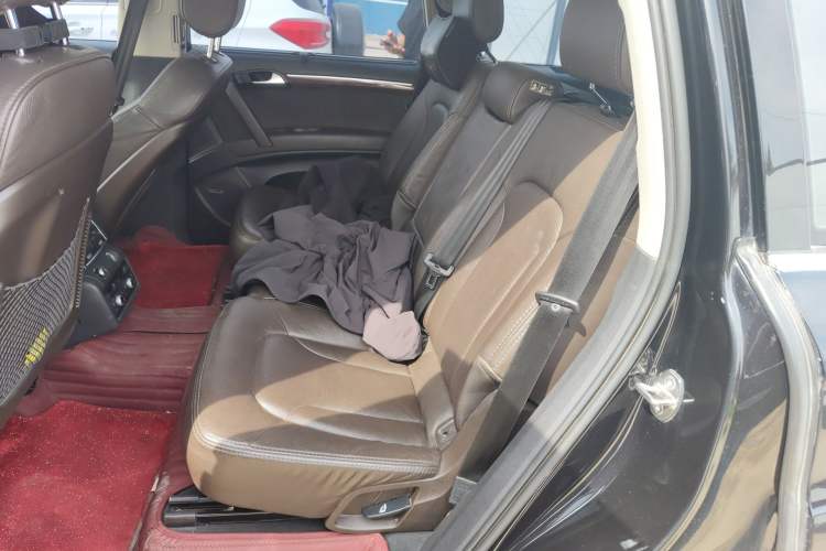 Used Audi Q7 2014 35 TFSI Sport Edition Left Rear Seat
