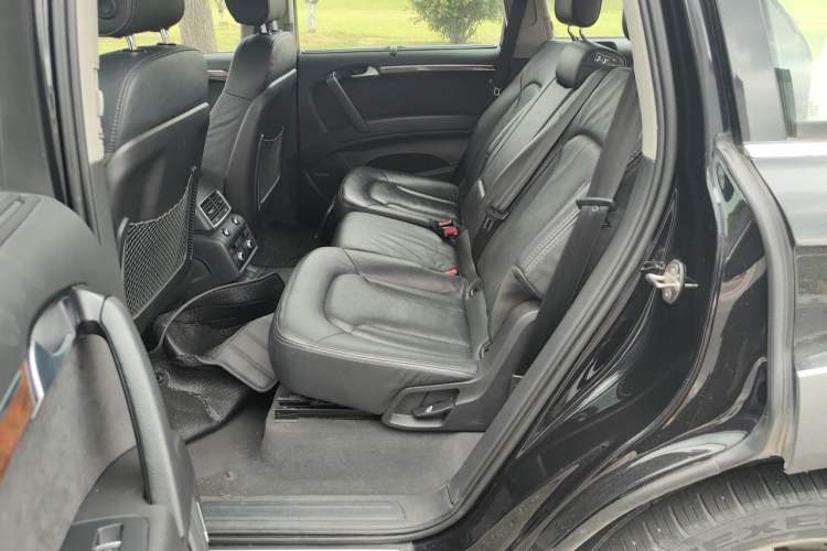 Used Audi Q7 2014 35 TFSI Off-road Model Left Rear Seat