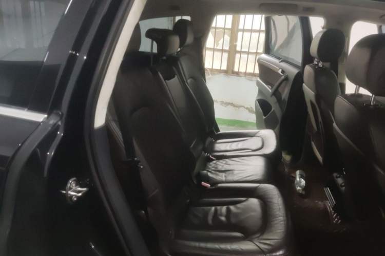 Used Audi Q7 2014 35 TFSI Ambition Edition Left Rear Seat
