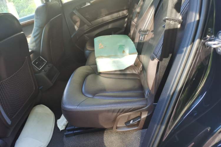 Used Audi Q7 2014 35 TFSI Ambition Edition Left Rear Seat