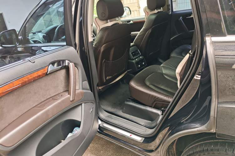 Used Audi Q7 2014 35 TDI Sport Edition Left Rear Seat