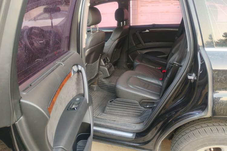 Used Audi Q7 2014 35 TFSI Ambition Edition Left Rear Seat