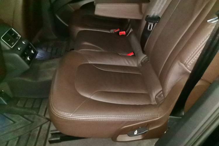 Used Audi Q7  Left Rear Seat