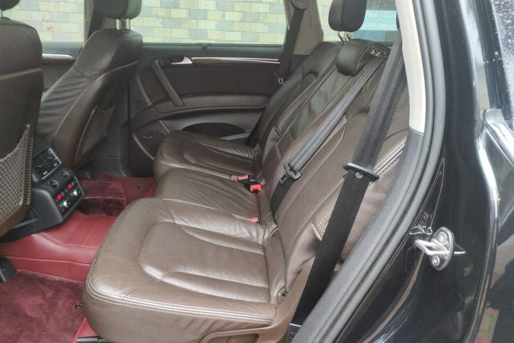 Used Audi Q7 2014 35 TFSI Off-road Model Left Rear Seat