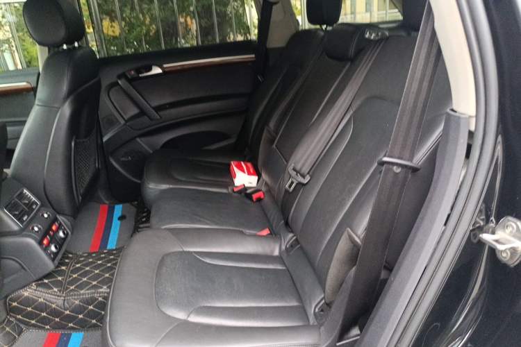 Used Audi Q7  Left Rear Seat
