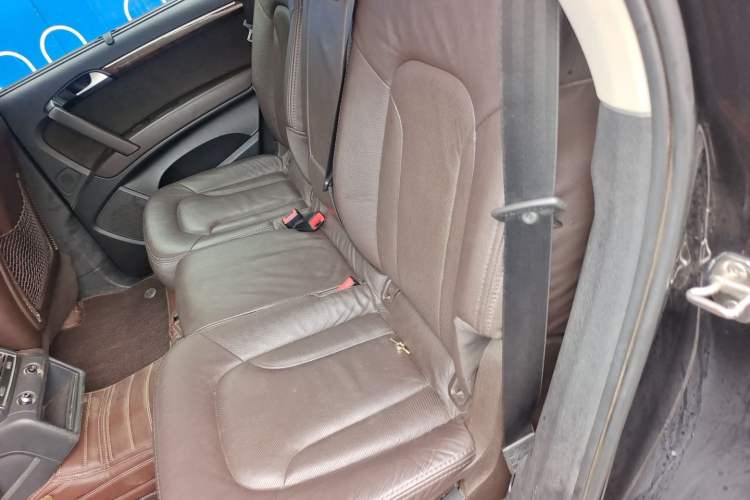 Used Audi Q7 2014 35 TFSI Ambition Edition Left Rear Seat
