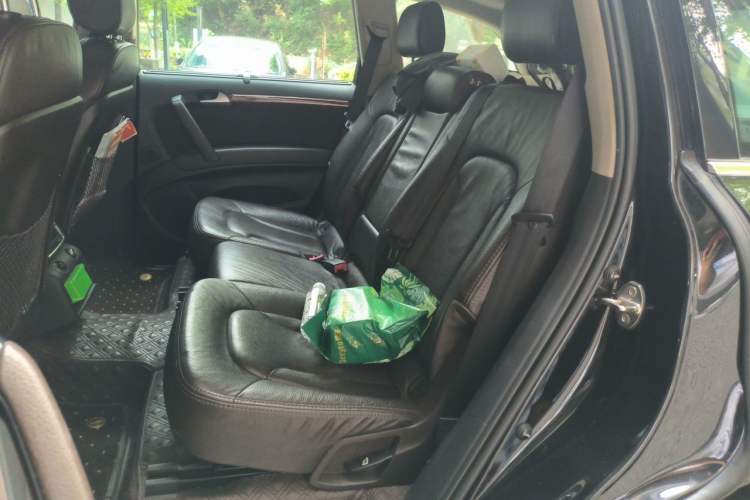 Used Audi Q7 2014 35 TFSI Ambition Edition Left Rear Seat