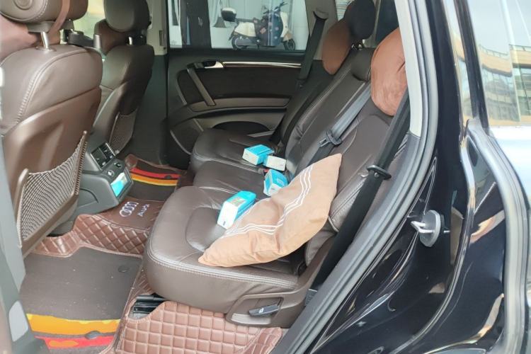 Used Audi Q7 2014 35 TFSI Ambition Edition Left Rear Seat