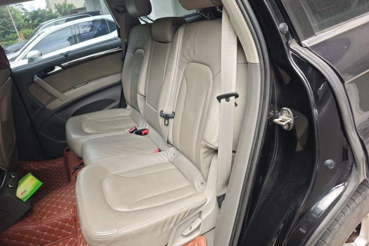 Used Audi Q7 2014 35 TFSI Ambition Edition Left Rear Seat