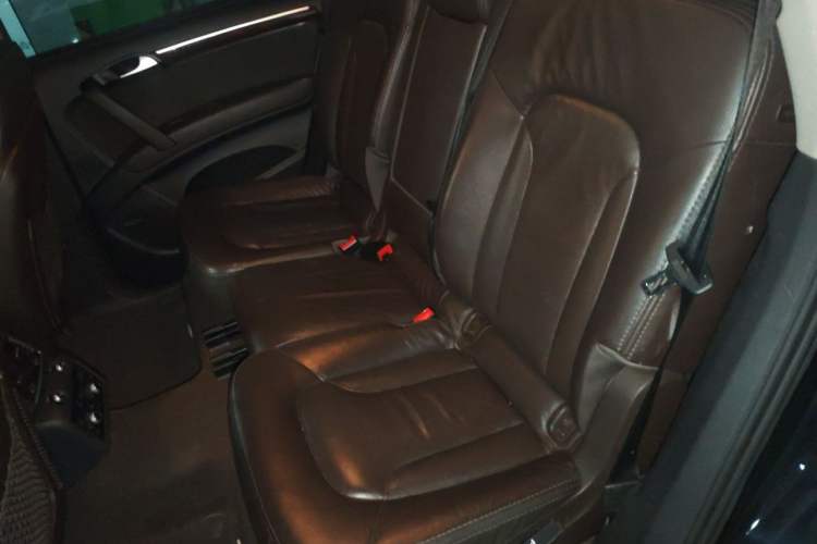 Used Audi Q7 2014 35 TFSI Sport Edition Left Rear Seat