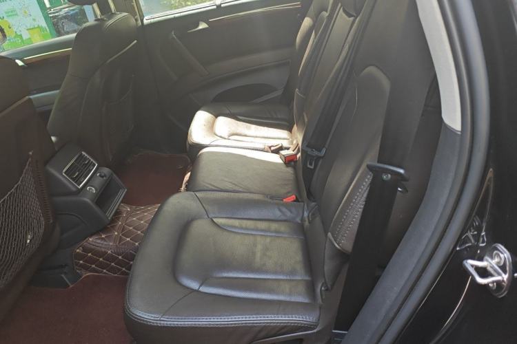 Used Audi Q7 2014 35 TFSI Ambition Edition Left Rear Seat