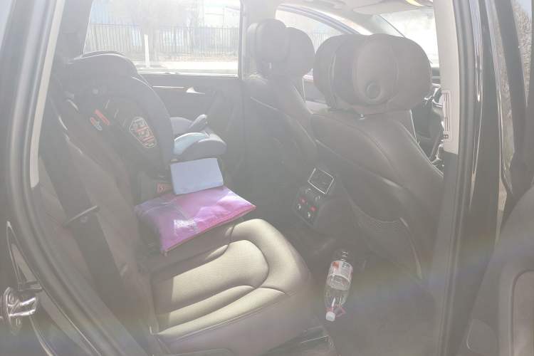 Used Audi Q7 2014 35 TFSI Sport Edition Left Rear Seat