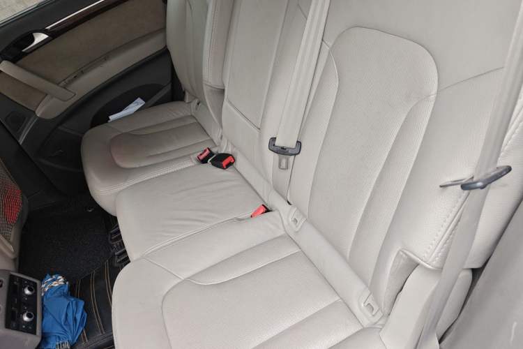 Used Audi Q7 2014 35 TFSI Off-road Model Left Rear Seat
