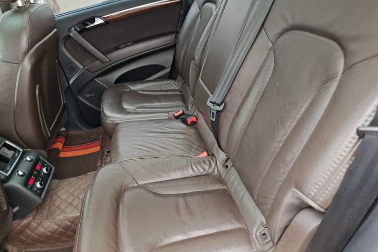 Used Audi Q7 2014 35 TFSI Off-road Model Left Rear Seat