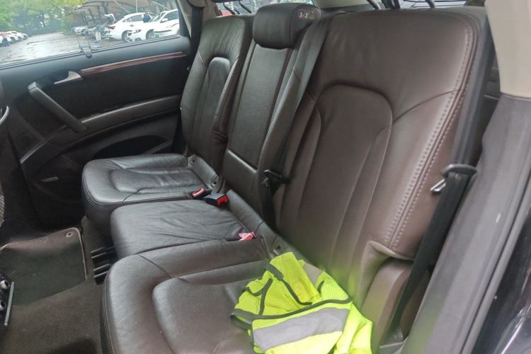Used Audi Q7 2014 35 TDI quattro Sport Edition Left Rear Seat