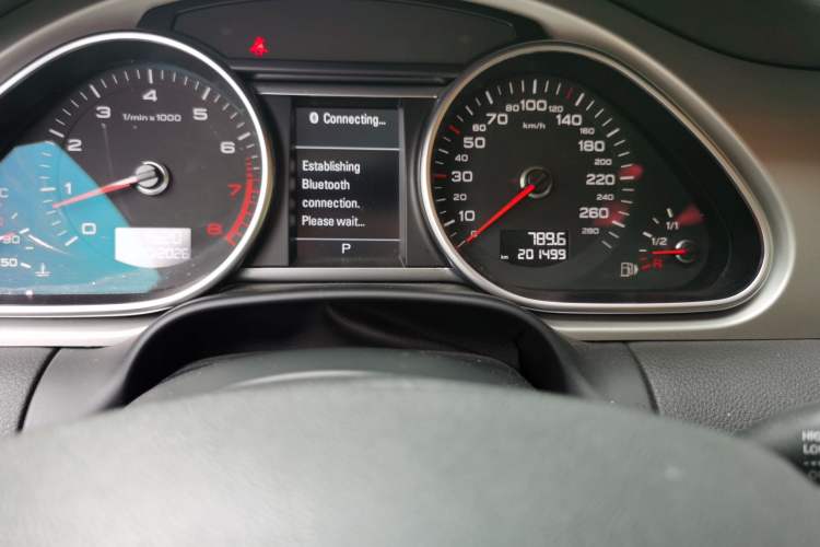 Used Audi Q7 2014 35 TFSI Sport Edition Odometer Close Up