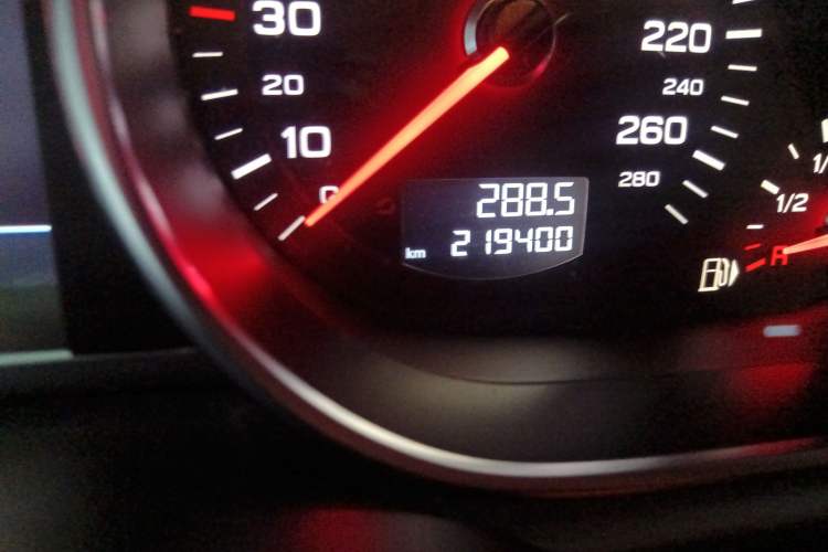 Used Audi Q7 2014 35 TFSI Sport Edition Odometer Close Up