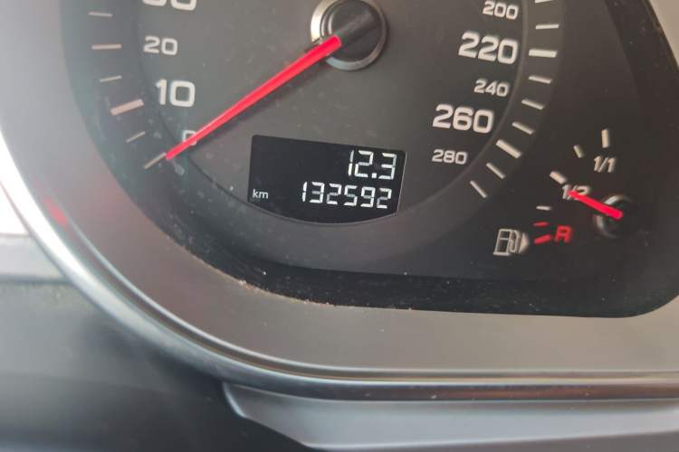 Used Audi Q7 2014 35 TFSI Ambition Edition Odometer Close Up