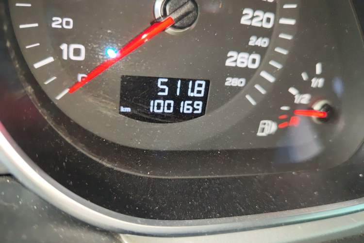 Used Audi Q7 2014 35 TFSI Ambition Edition Odometer Close Up