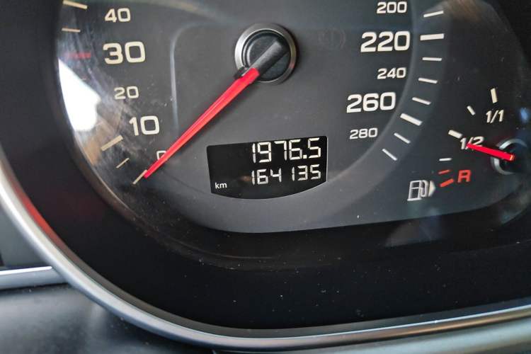 Used Audi Q7 2014 35 TFSI Sport Edition Odometer Close Up